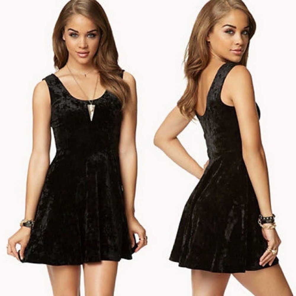 ☀️ Get SUMMER ready!      Velvet Fit and Flare Skater Dress